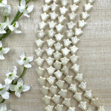 Load image into Gallery viewer, 9mm Daylily Ivory Luster
