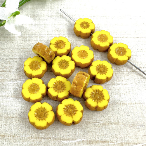 8mm Table Cut Hibiscus Yellow with Light Brown Wash